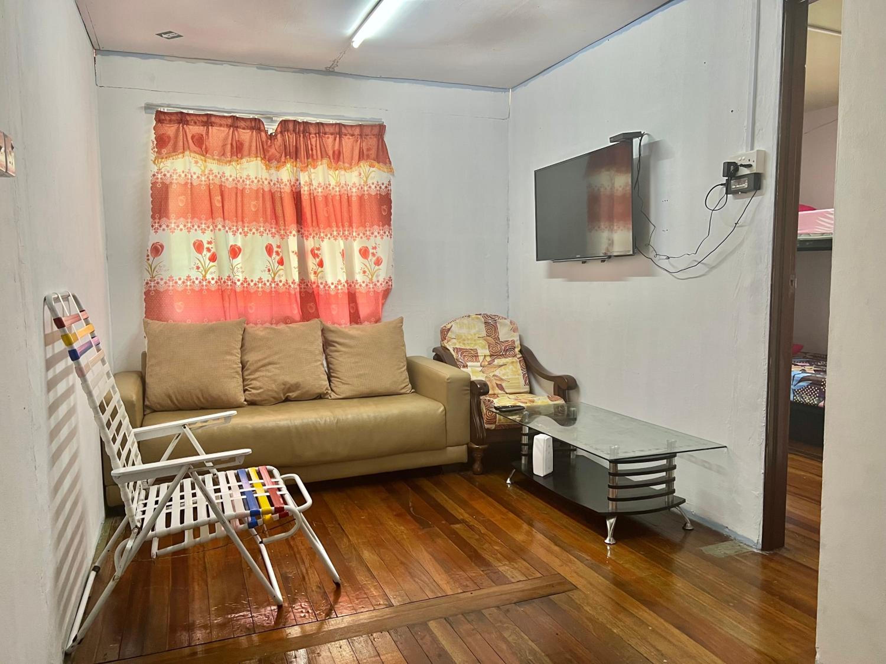 MAK Homestay UPSTAIRS with 5 Bedrooms photo 7