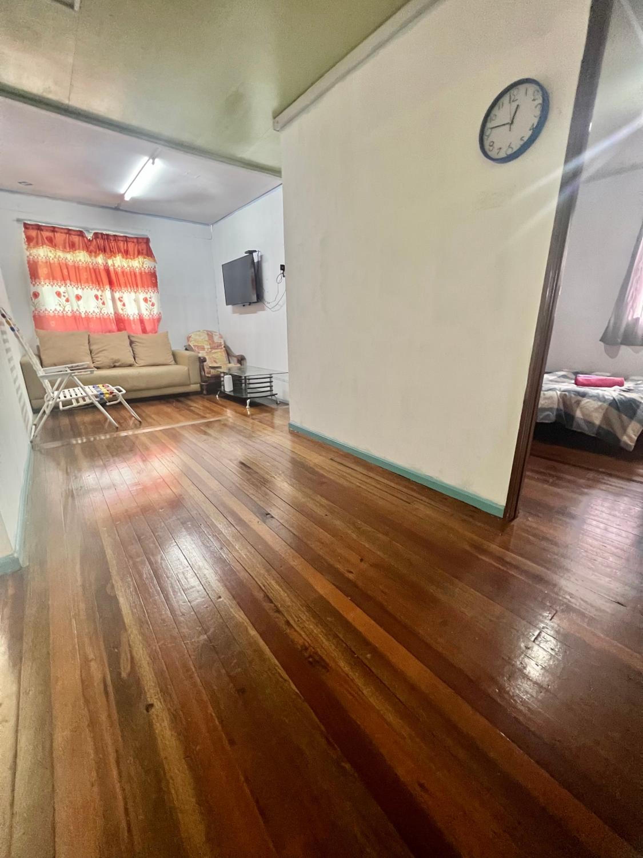 MAK Homestay UPSTAIRS with 5 Bedrooms photo 6