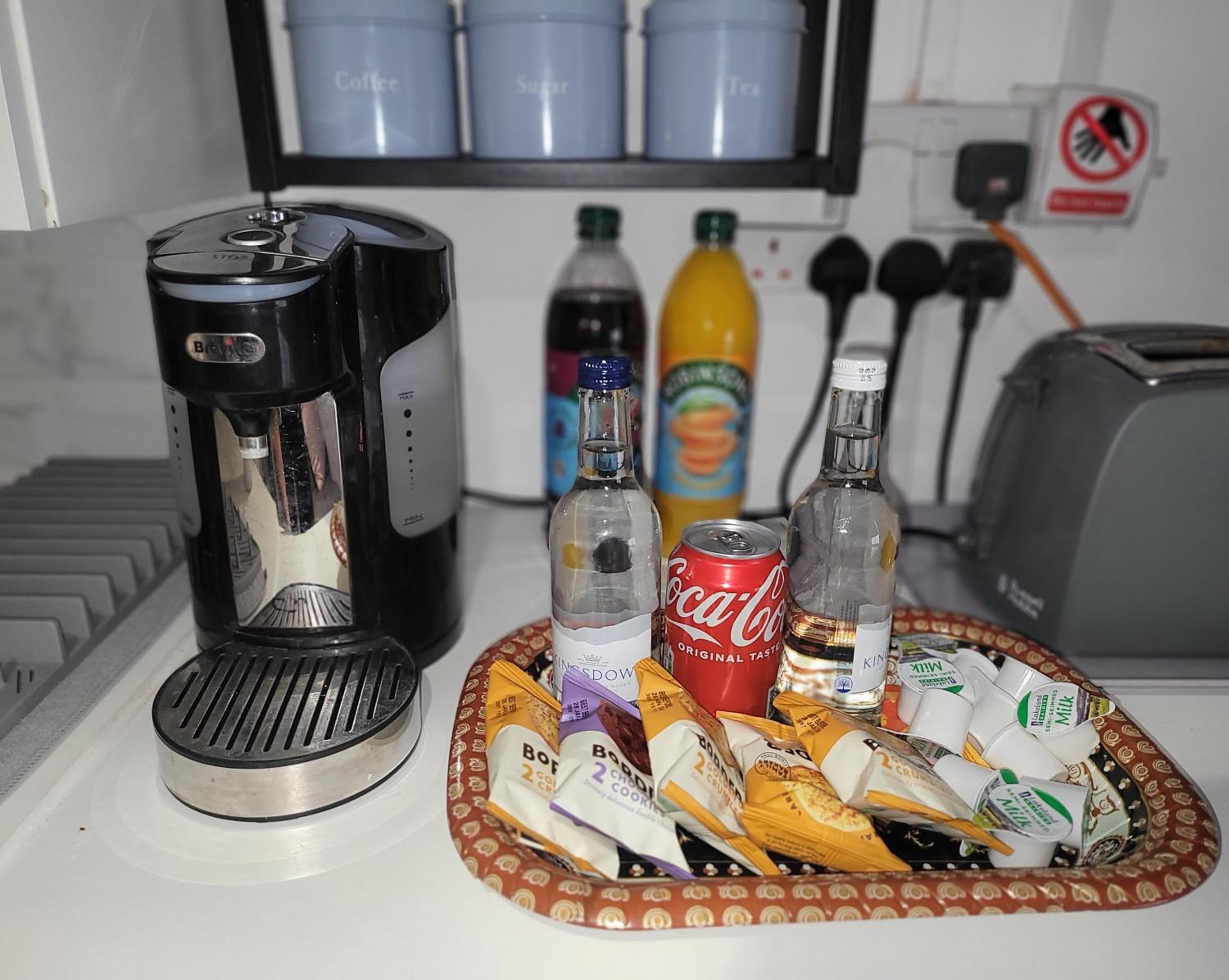 Hidden Treasure-Netflix and Wi-Fi-Basement flat, photo 37
