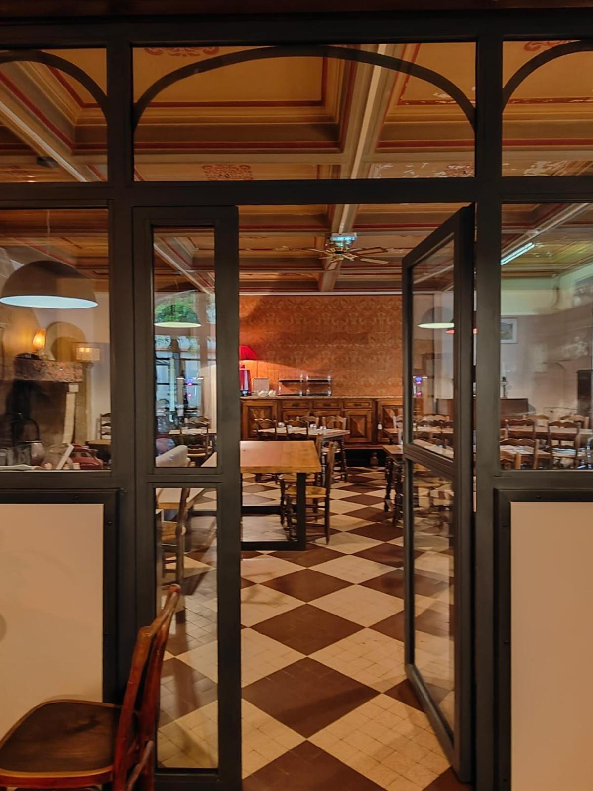 restaurant