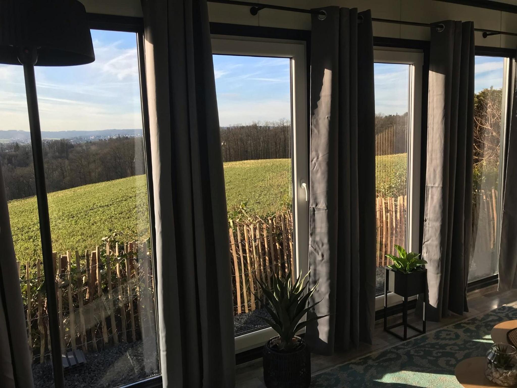 TINY-HOUSE mit Alpen- Stadt- und Poolblick , WLAN