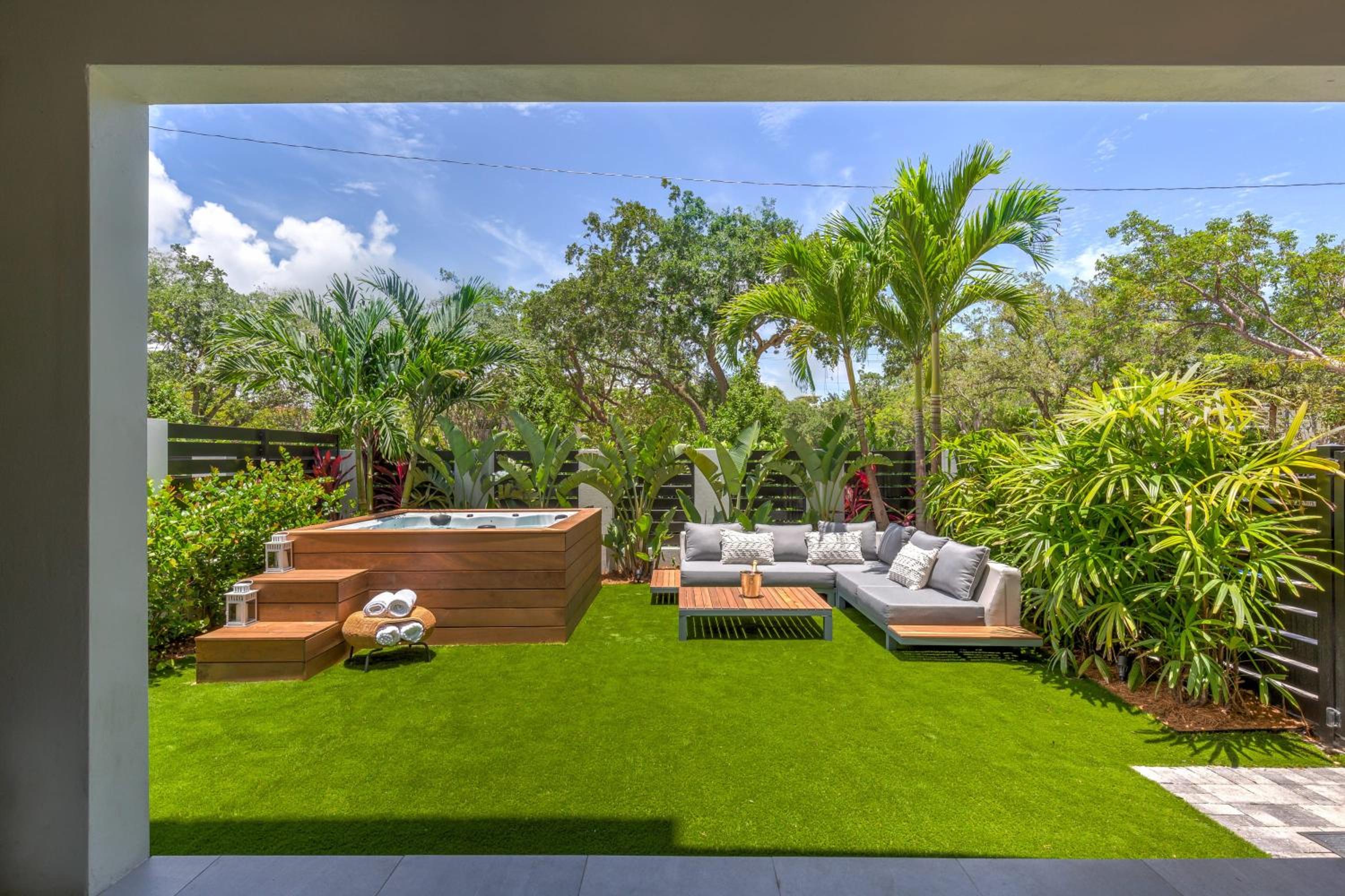 Luxury OASIS of Las Olas -2 Story home w HOT TUB view 4