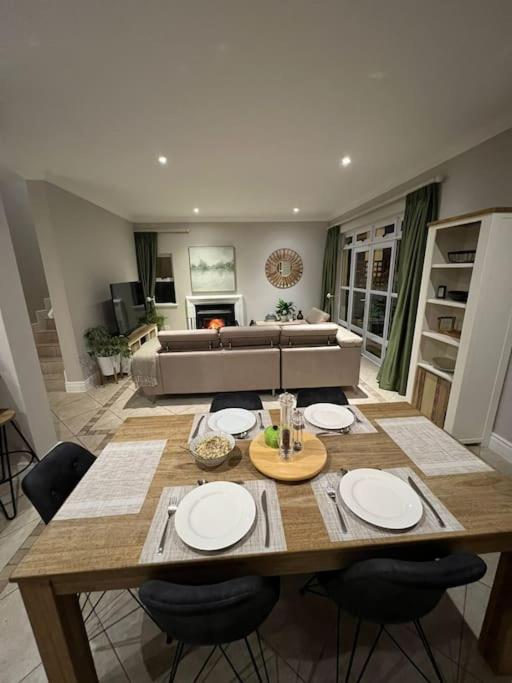 Elgin Townhouse-Excellent location view 4