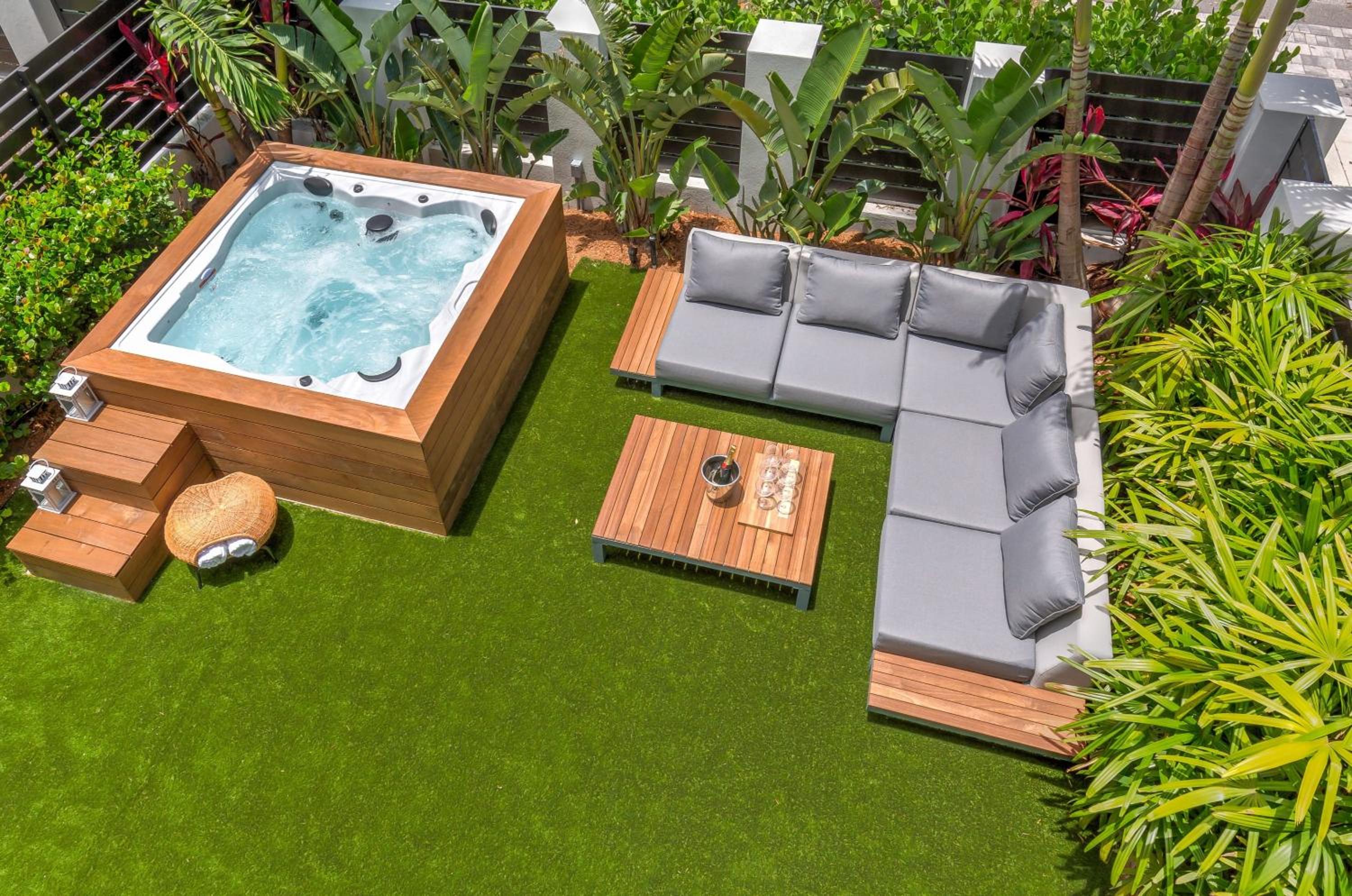 Luxury OASIS of Las Olas -2 Story home w HOT TUB view 5