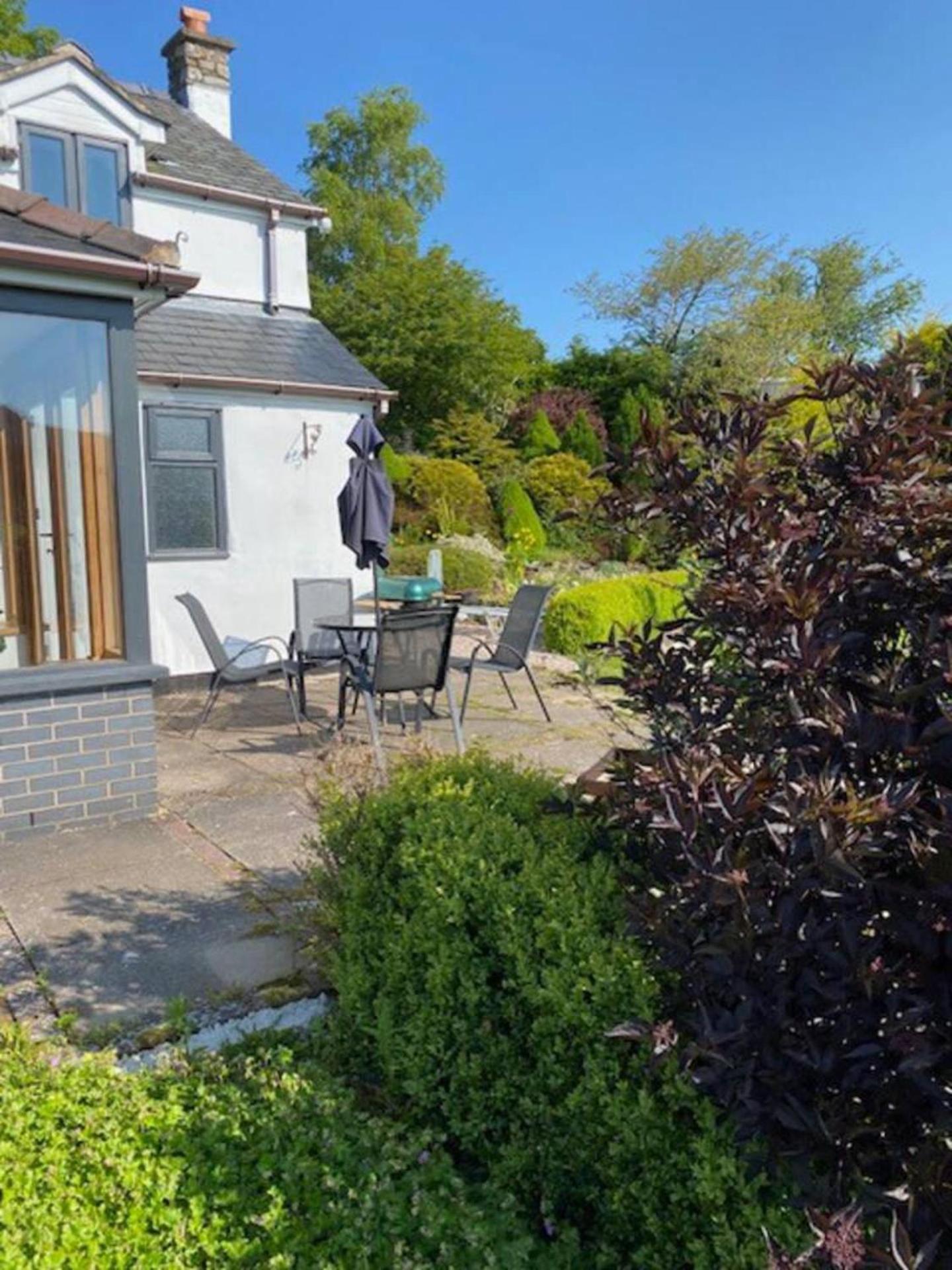 3-Bed Cottage Near Lake Vyrnwy Garden & PetsOk view 2