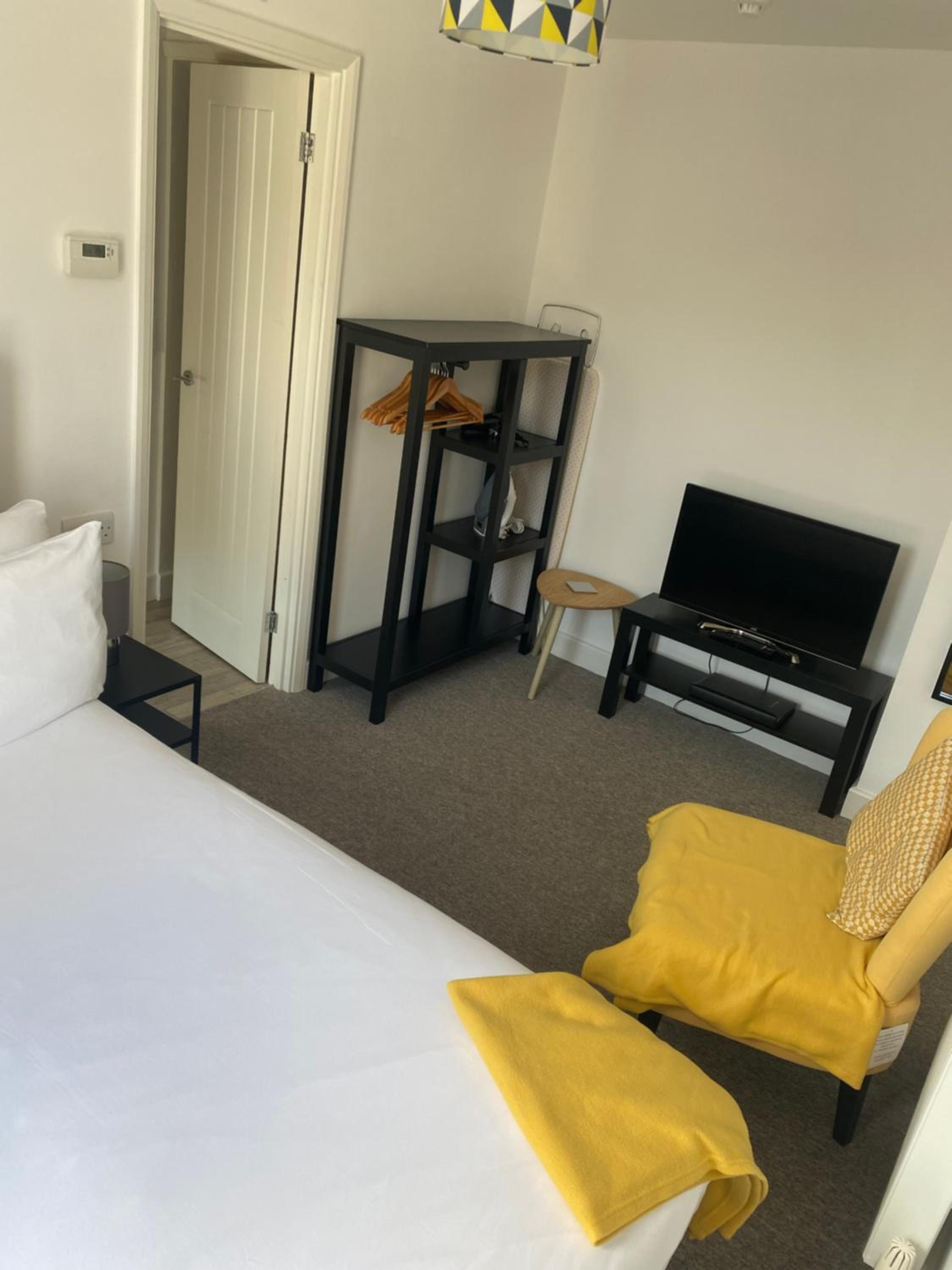 Coast- Stunning seaside studio flat - PARKING AVAILABLE view 2