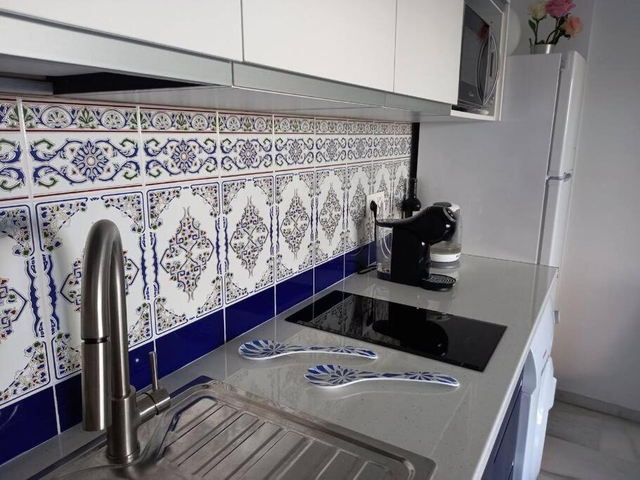 Blue Marine Home - Parking, Pool, AC, WiFi