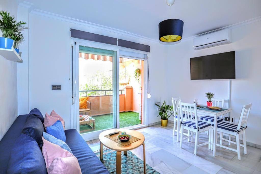 Blue Marine Home - Parking, Pool, AC, WiFi