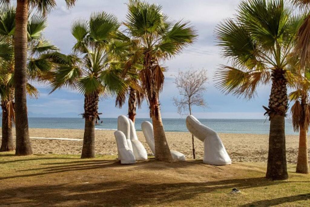 Blue Marine Home - Parking, Pool, AC, WiFi