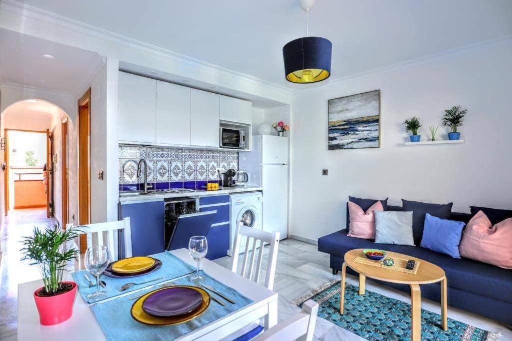 Blue Marine Home - Parking, Pool, AC, WiFi