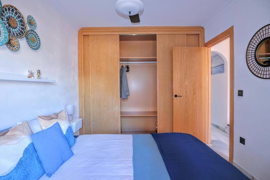 Blue Marine Home - Parking, Pool, AC, WiFi