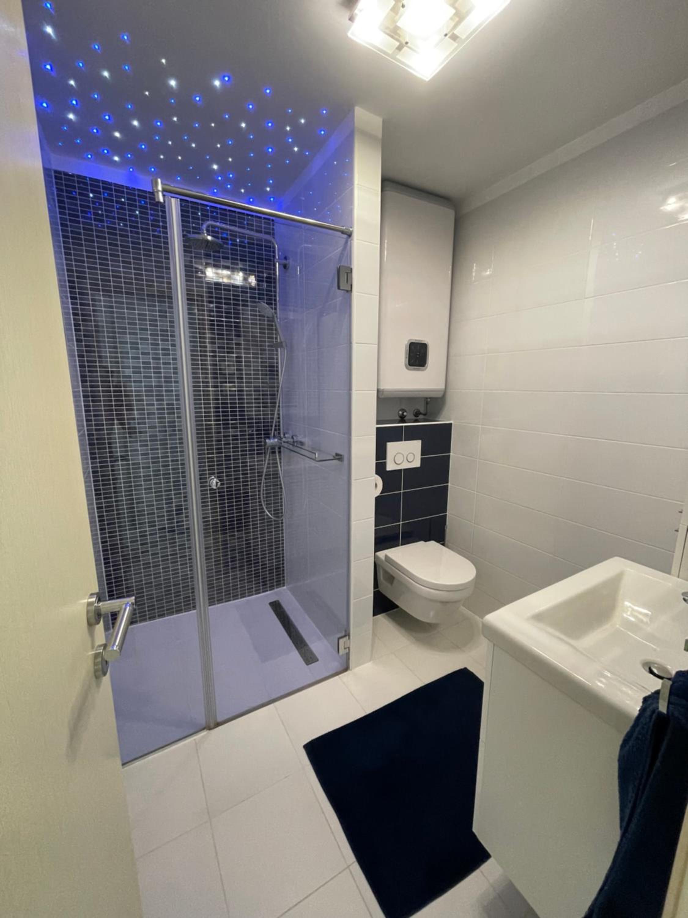 Apartment Jelin dvor 3+2, Bacvice, Split en Split — bathroom