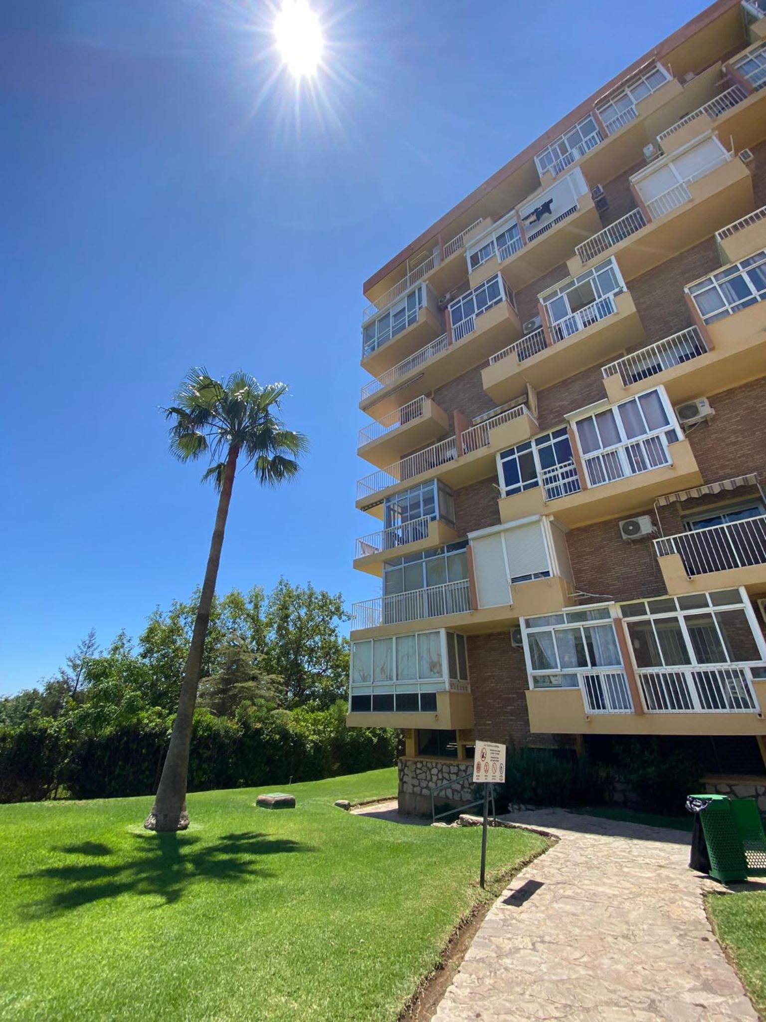 Apt céntrico con vistas y piscinas