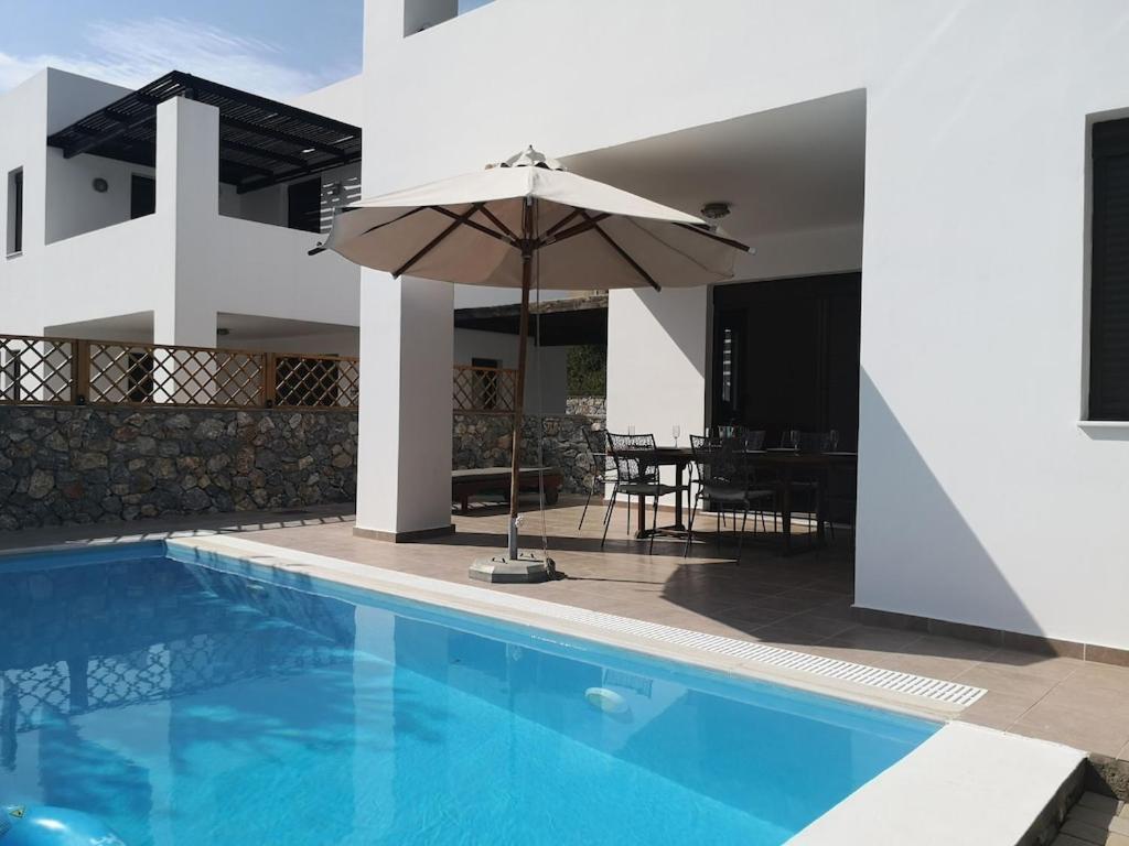 3 Bed Villa In Lardos Village photo 4