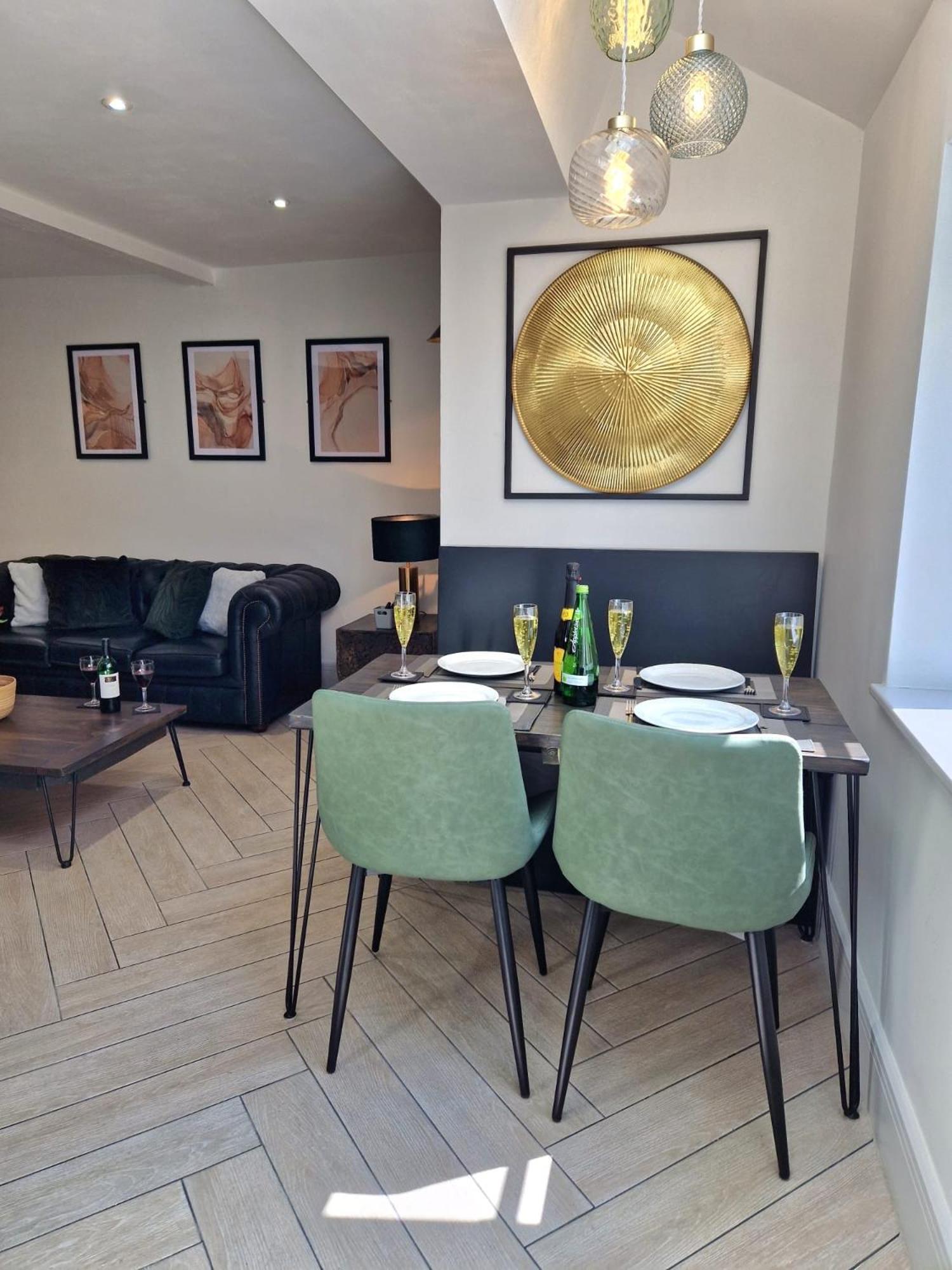 Hotel Wesley Chapel- Cyanacottages