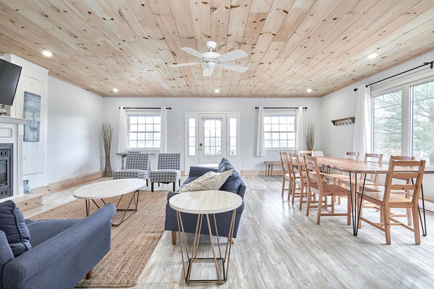 Modern Honey Harbour Escape with Hot Tub BBQ Fire Pit