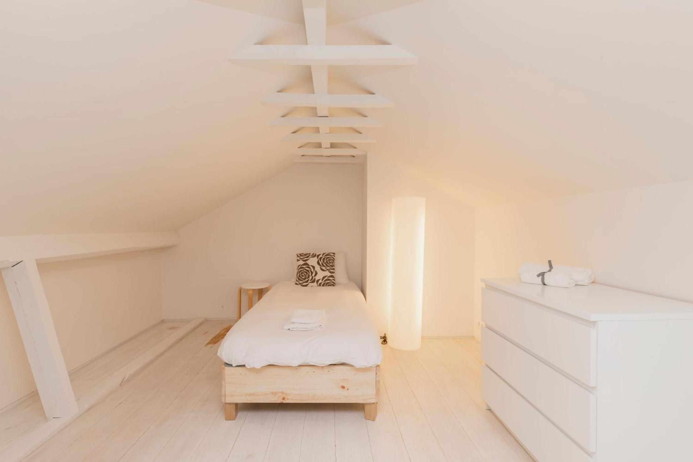 Amazing 4BDR Flat in Areeiro by LovelyStay view 4