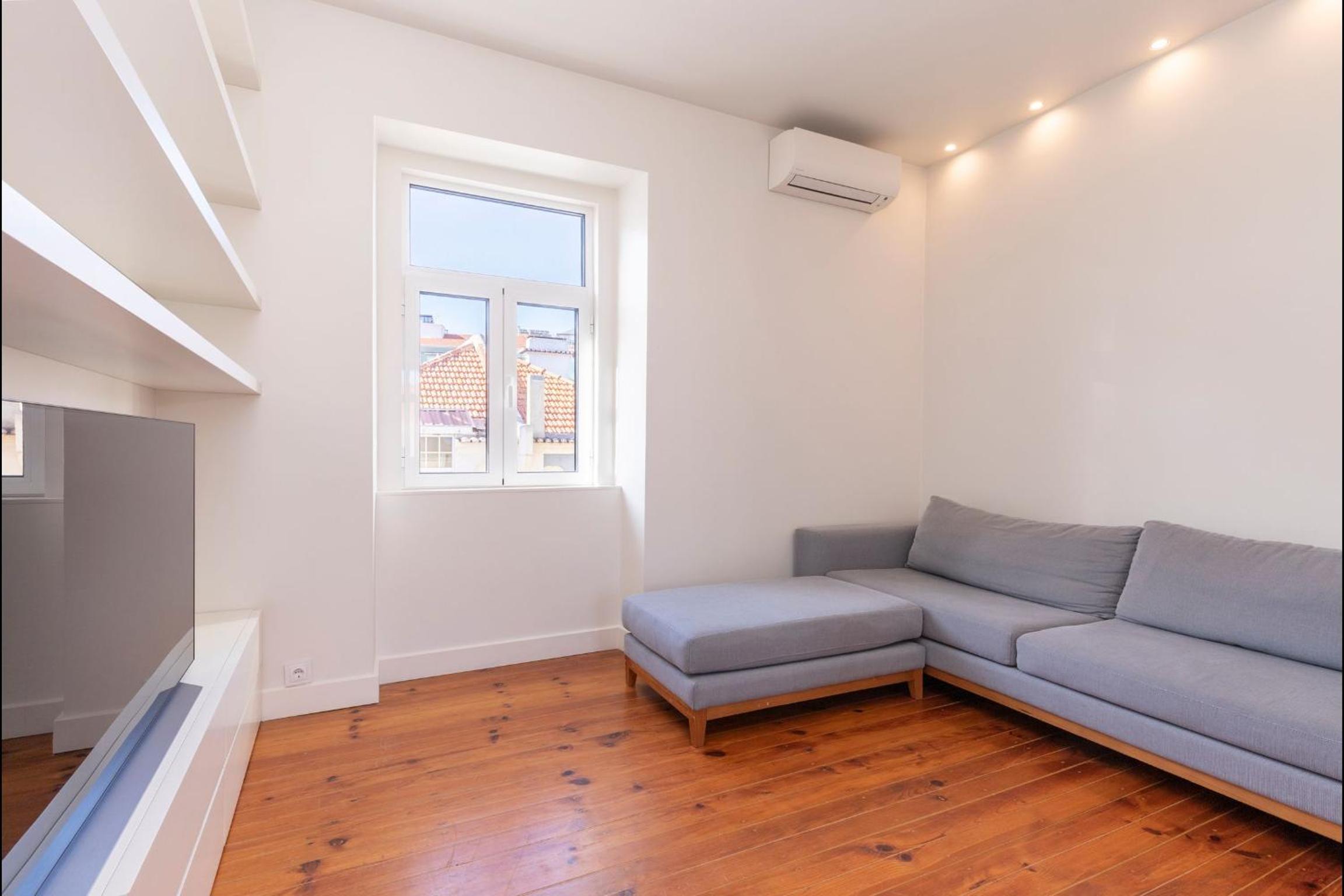 Amazing 4BDR Flat in Areeiro by LovelyStay view 5