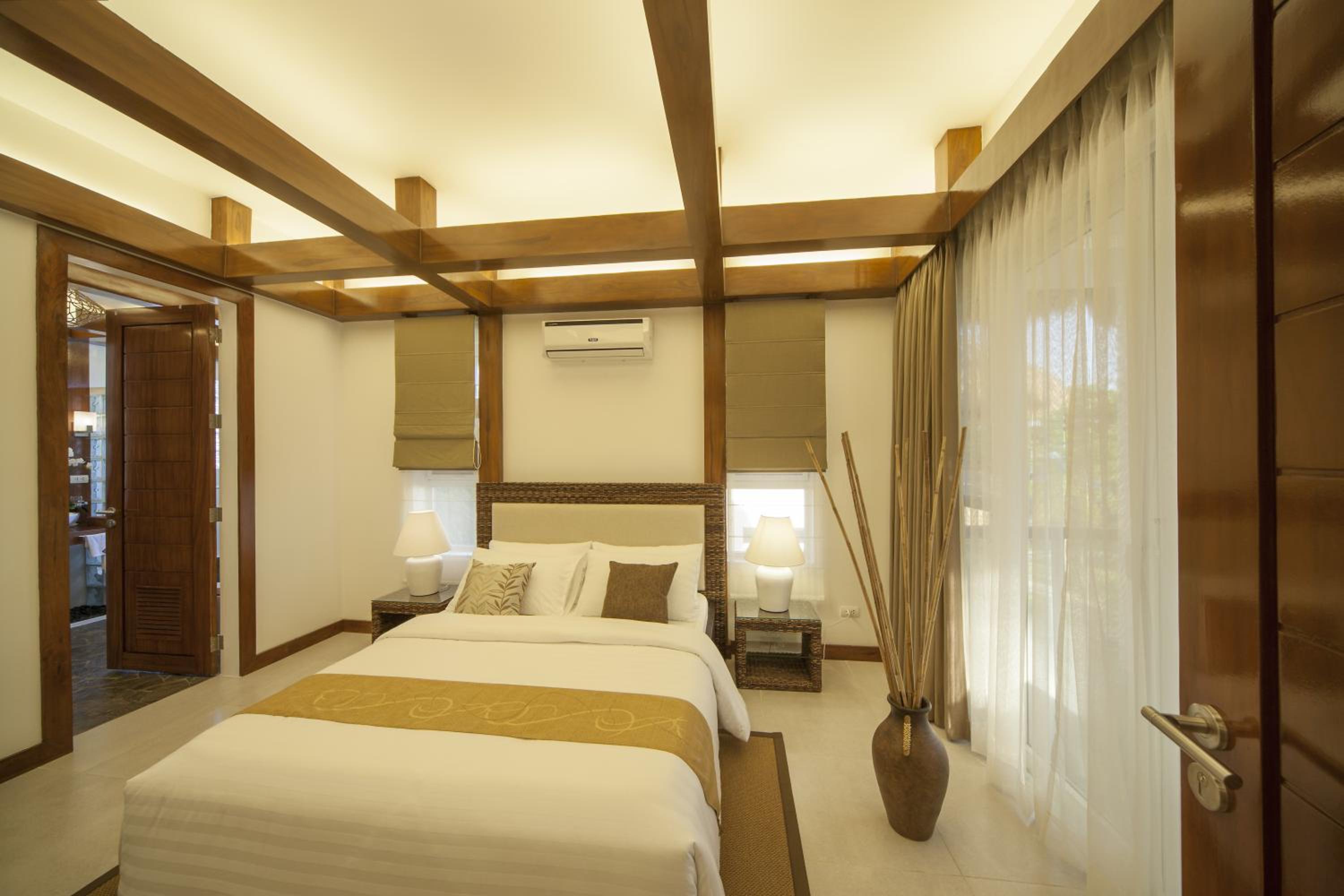 Vida Homes Condo Resort