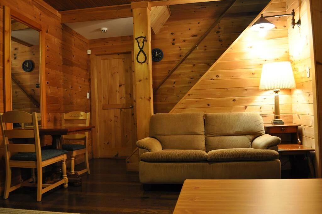 Hilltop Cottage with Room to Spare