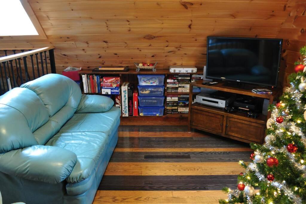 Hilltop Cottage with Room to Spare