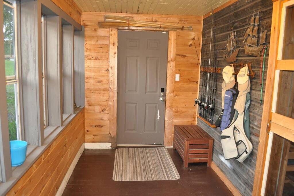 Hilltop Cottage with Room to Spare