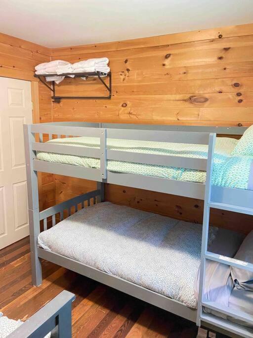 Hilltop Cottage with Room to Spare