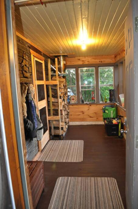 Hilltop Cottage with Room to Spare