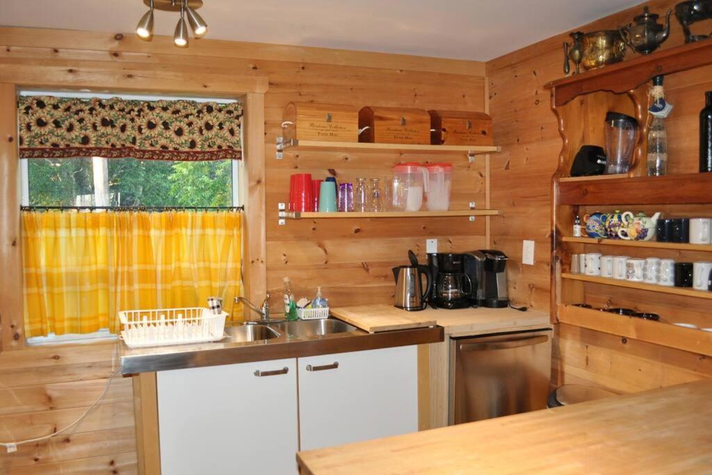 Hilltop Cottage with Room to Spare