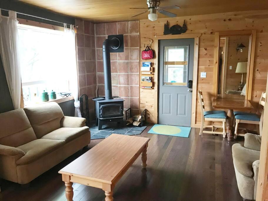 Hilltop Cottage with Room to Spare