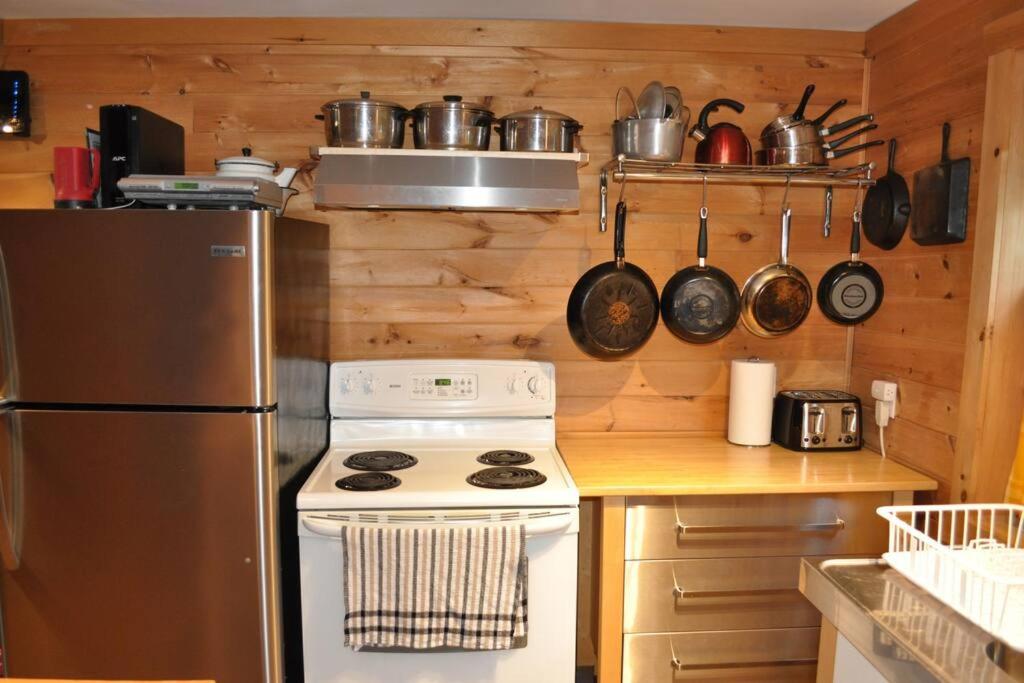 Hilltop Cottage with Room to Spare