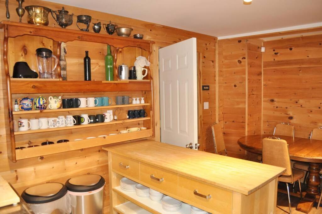 Hilltop Cottage with Room to Spare