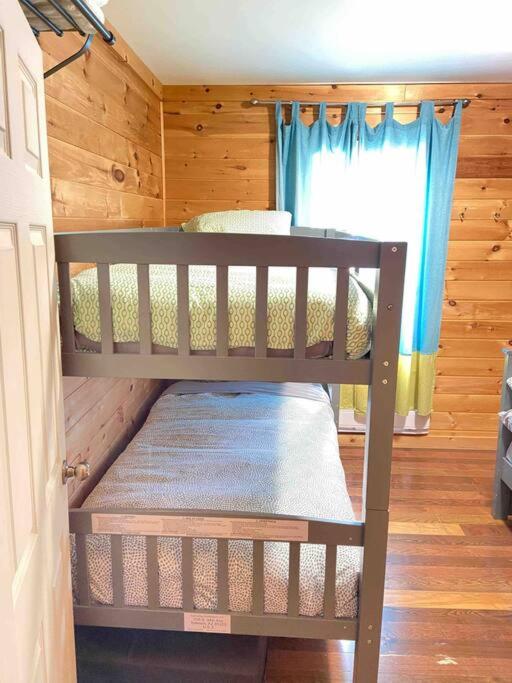 Hilltop Cottage with Room to Spare
