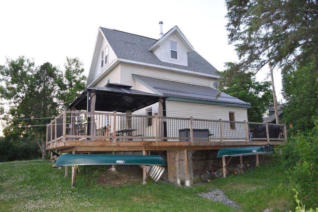 Hilltop Cottage with Room to Spare