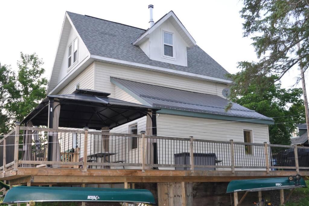 Hilltop Cottage with Room to Spare