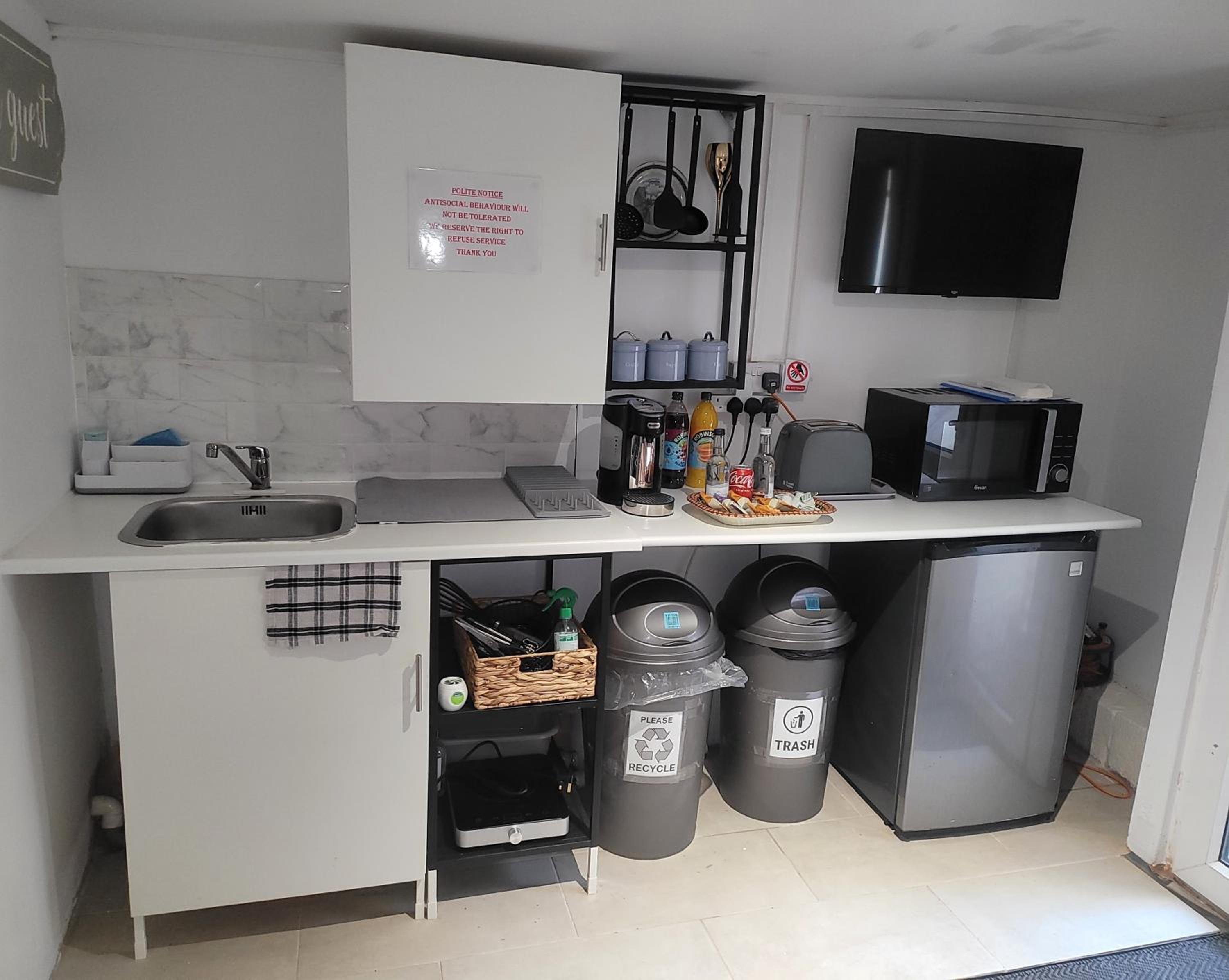 Hidden Treasure-Netflix and Wi-Fi-Basement flat, photo 28