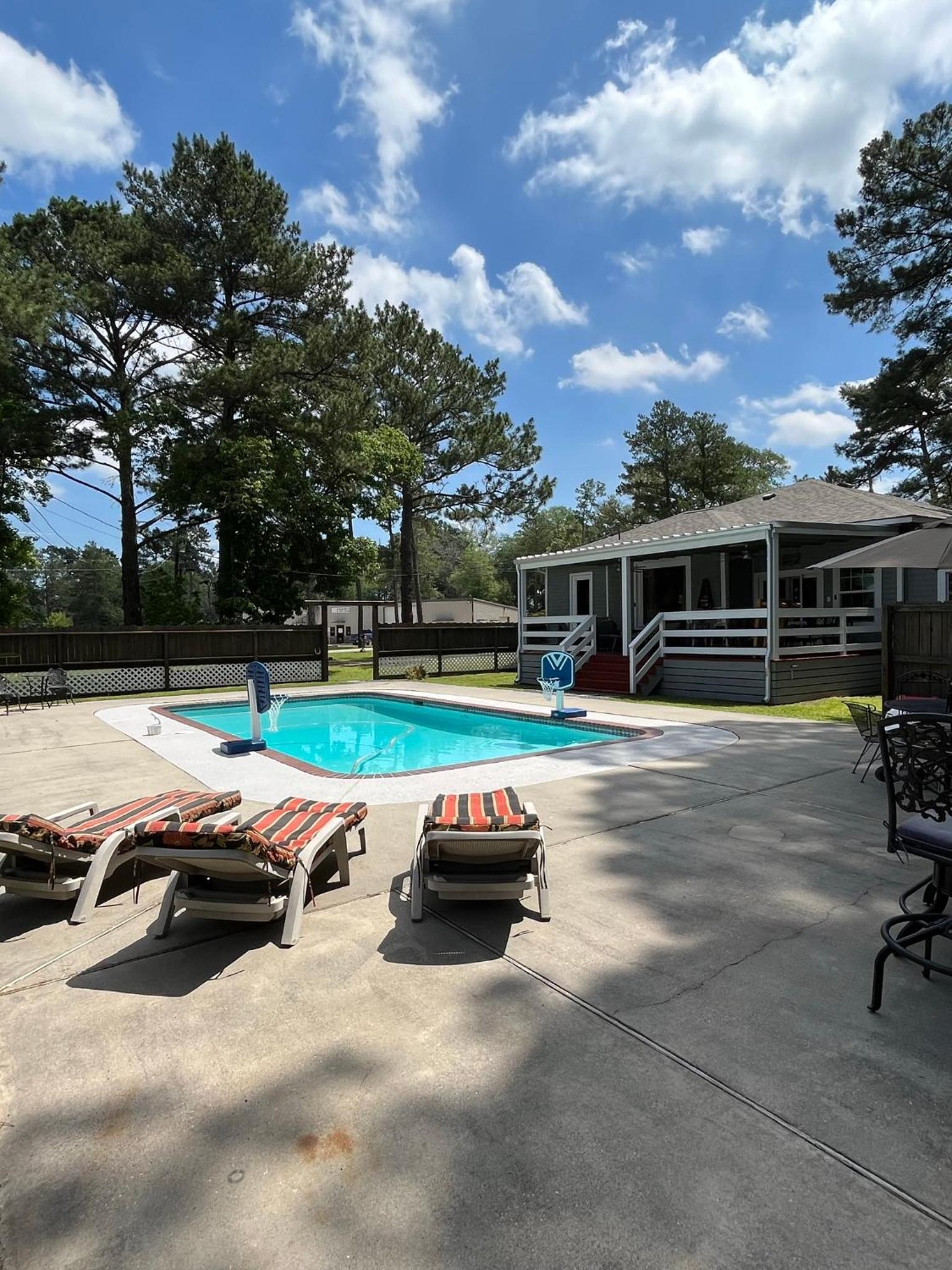 Train Depot - 3 BR Home with Pool, Sand Volleyball & Pool Table view 2