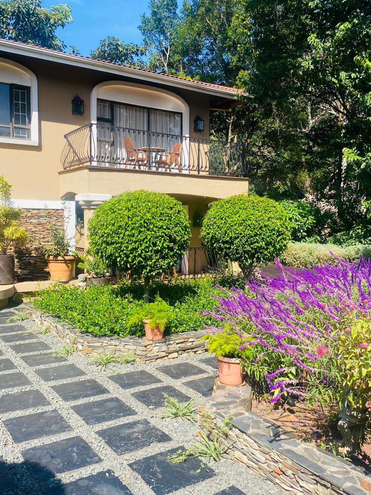 Valley Villa
