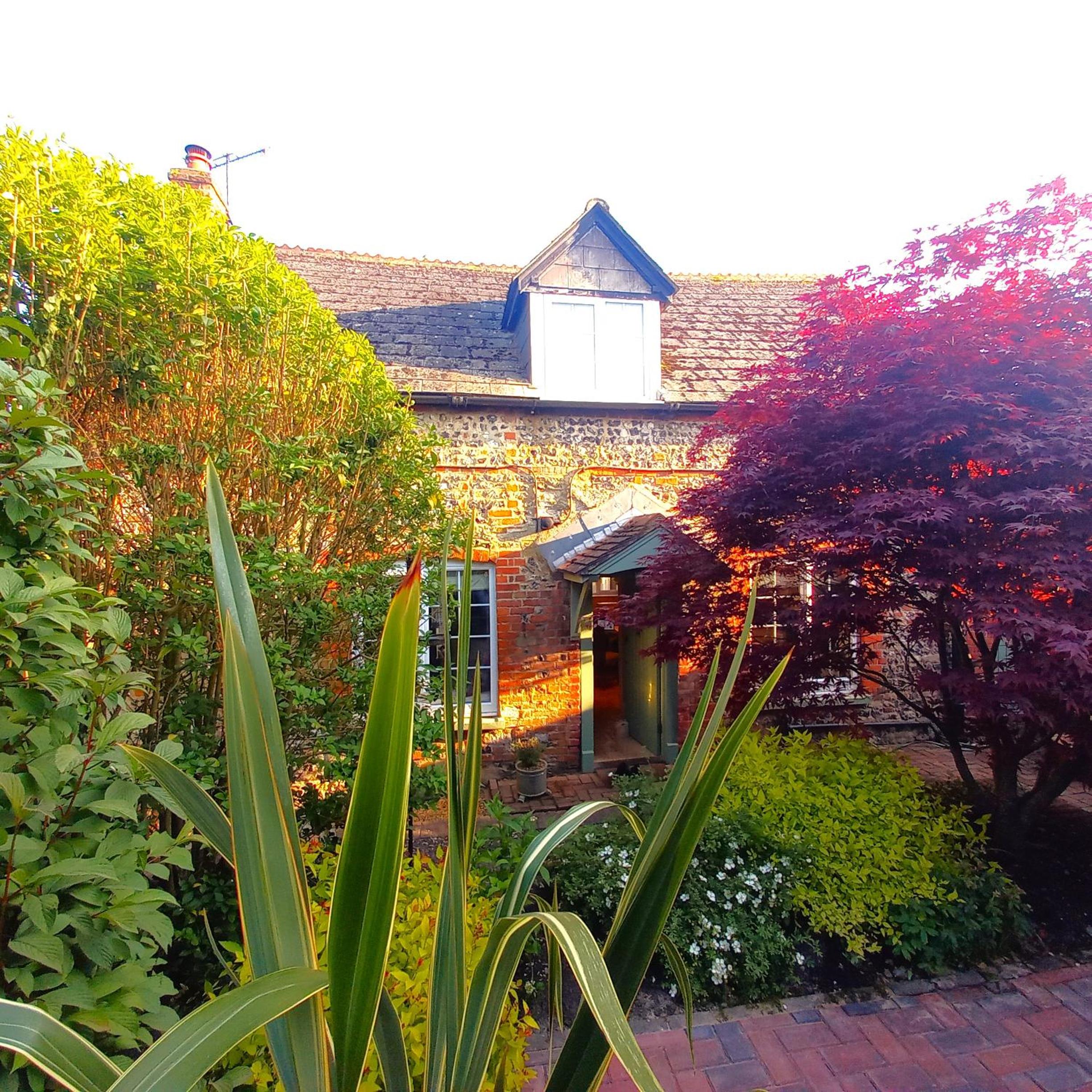 Hotel Historic, Traditional & Spacious Wiltshire Cottage