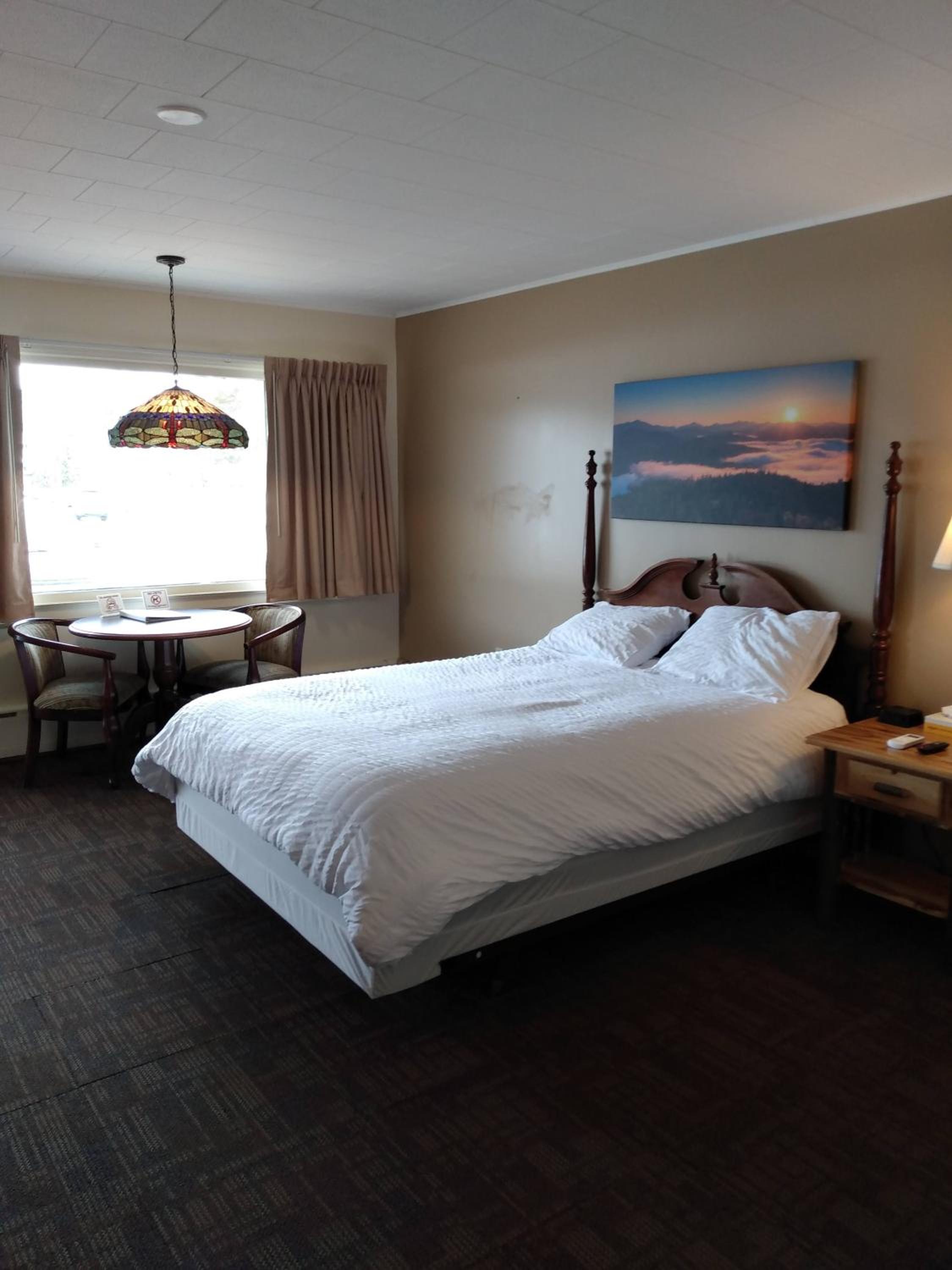 Sara Placid Inn & Suites