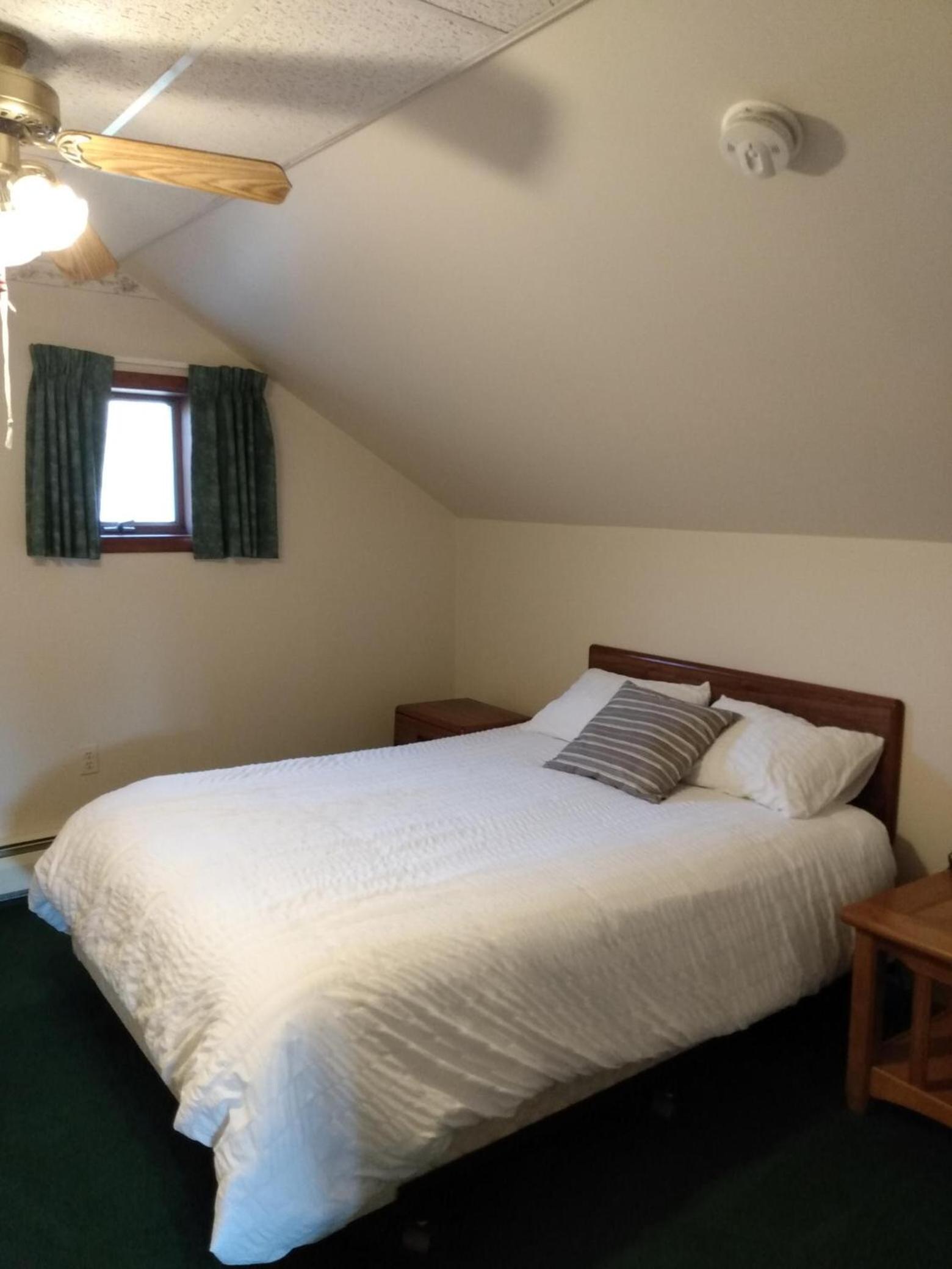 Sara Placid Inn & Suites