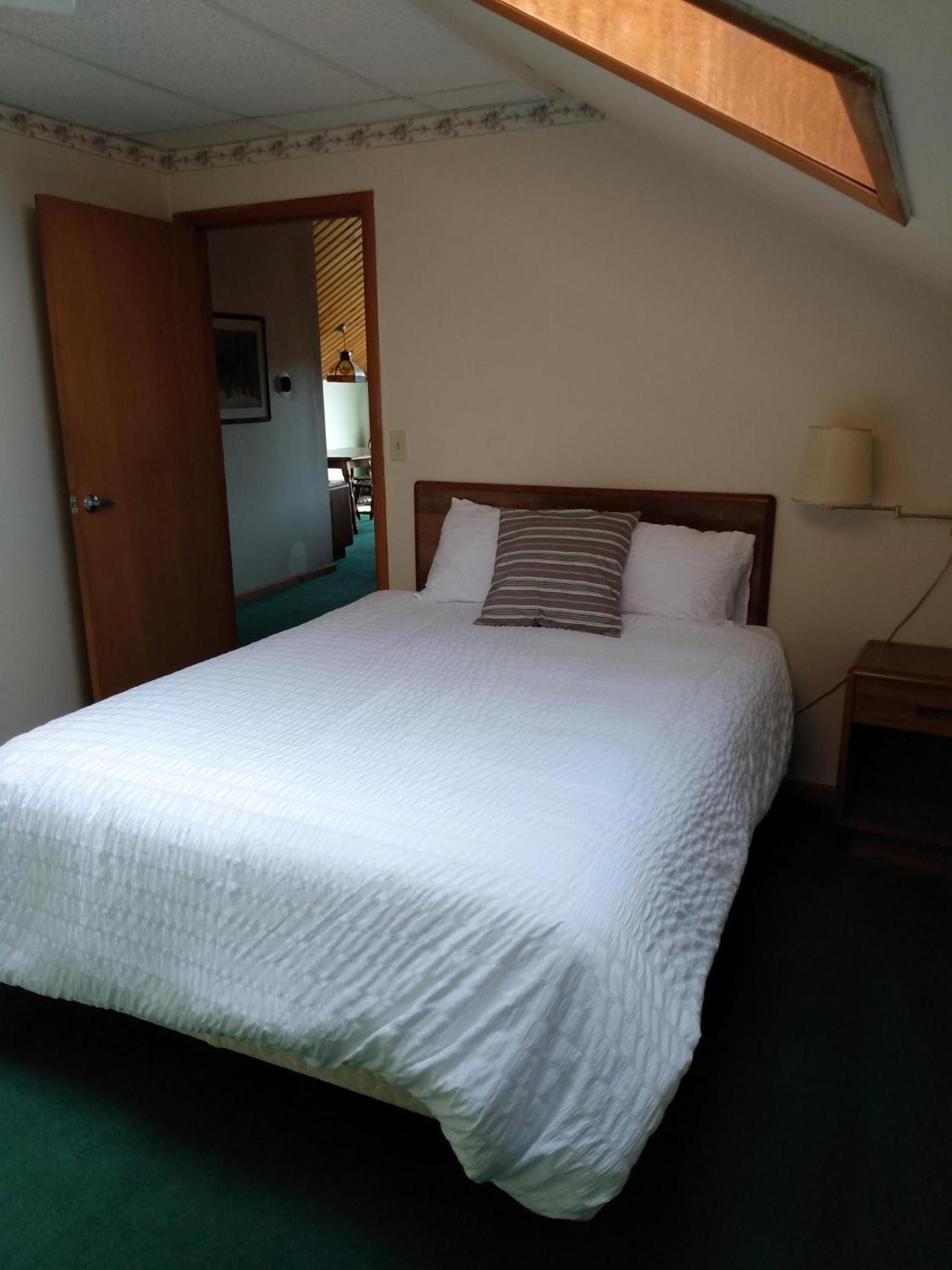 Sara Placid Inn & Suites