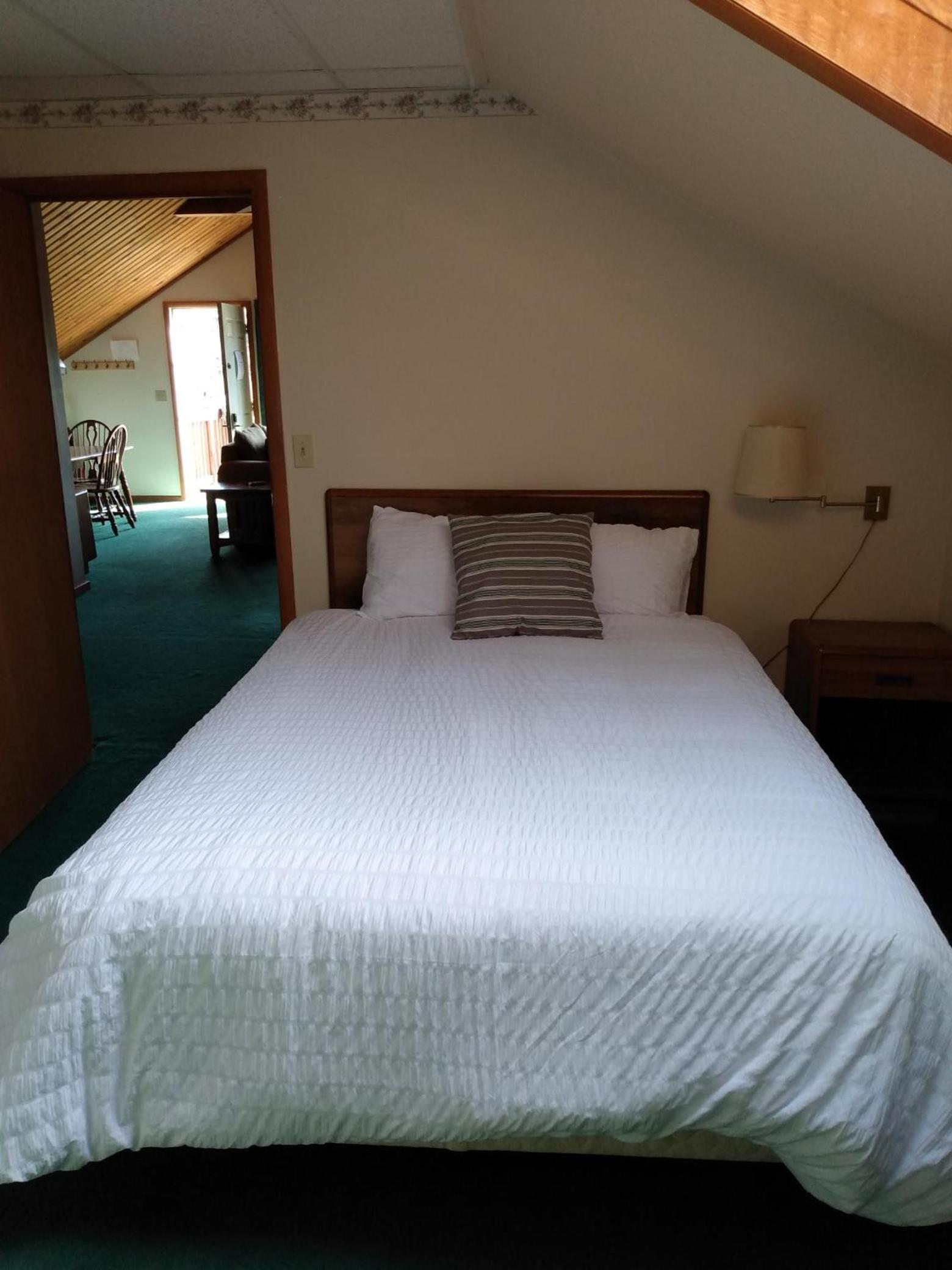 Sara Placid Inn & Suites