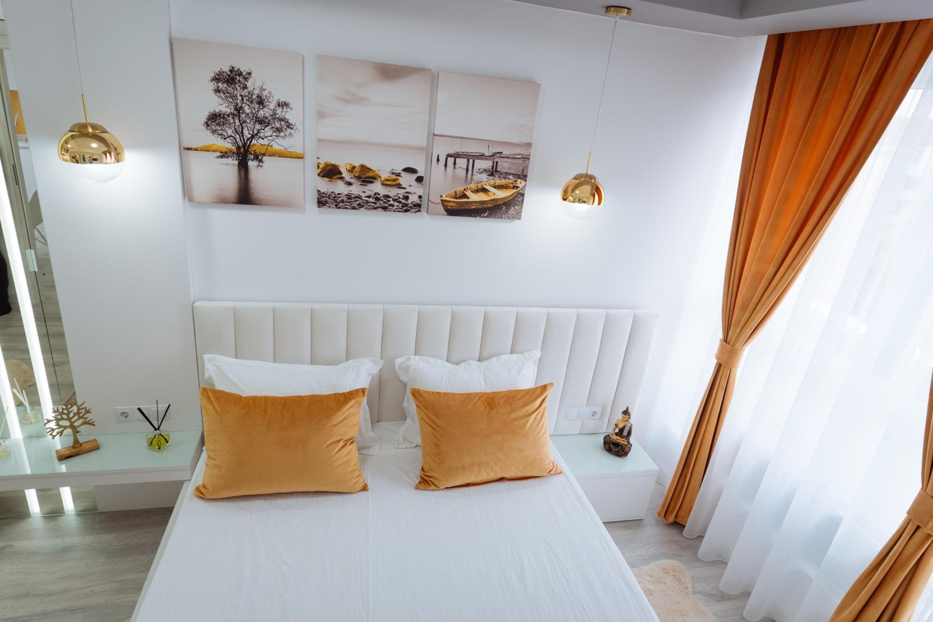 GoldenLux Apartments view 3