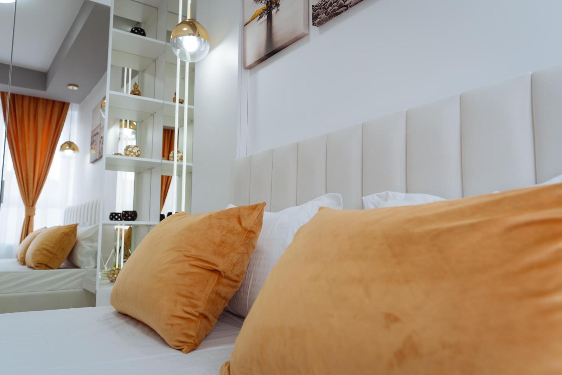 GoldenLux Apartments view 5