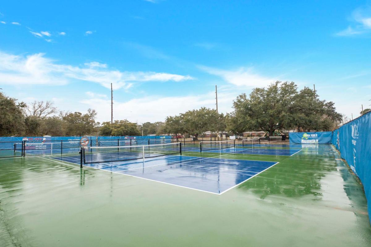 Hotel Ocean House - 2 King Suites Grill 3m to Beach - Image 1