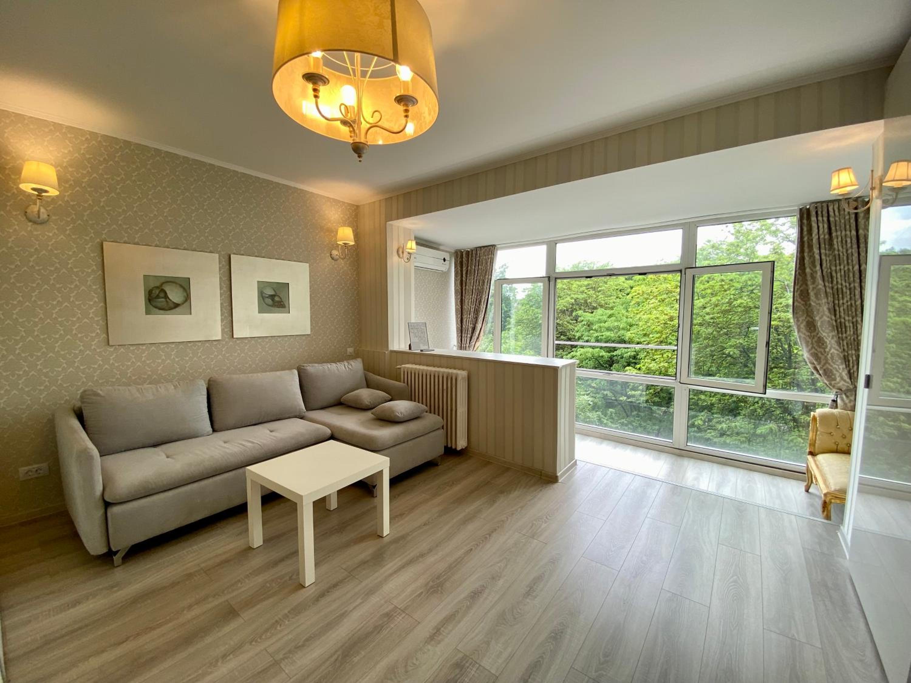 Downtown Studio - Ultra Central with Park View view 2