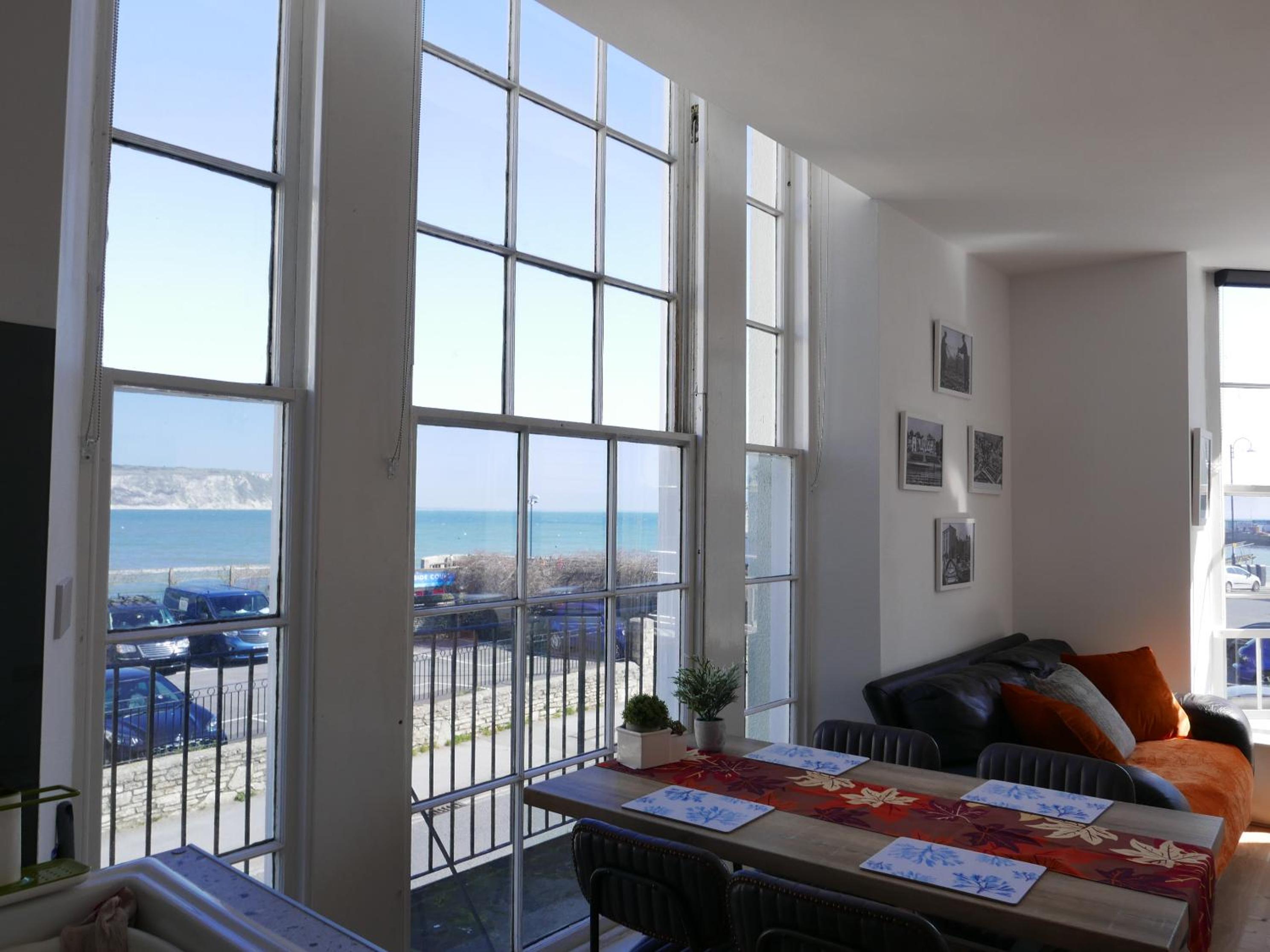 SeaViewApartment
