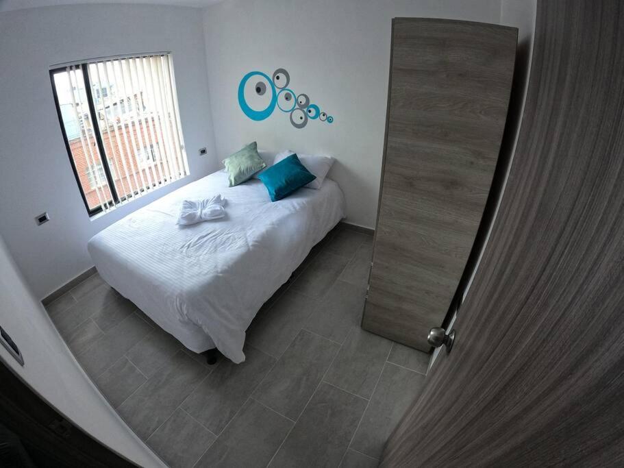 Apartamento 300 dotado cerca a Héroes