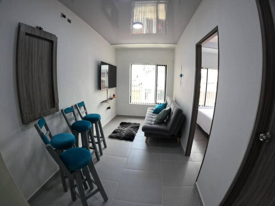 Apartamento 300 dotado cerca a Héroes